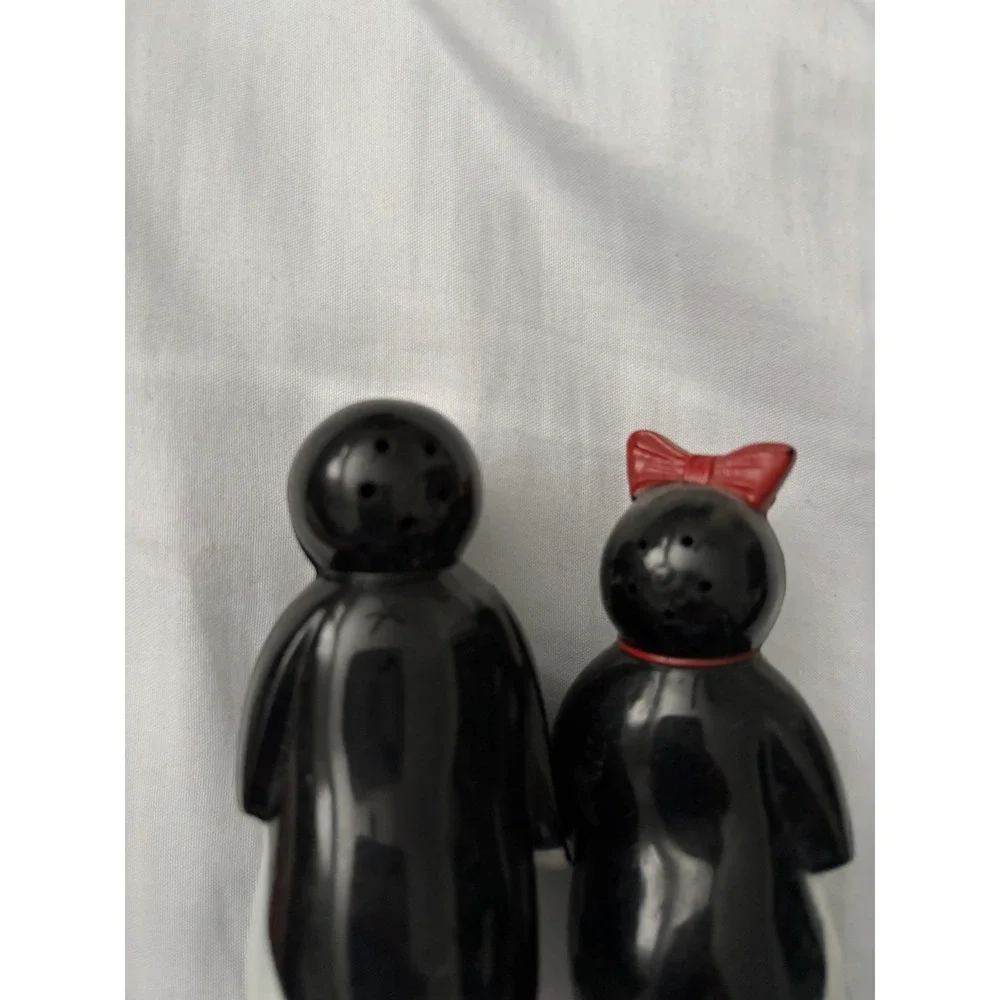 Vintage Kool Cigarettes Mascot‎ Willie & Millie Penguins Salt & Pepper Shakers